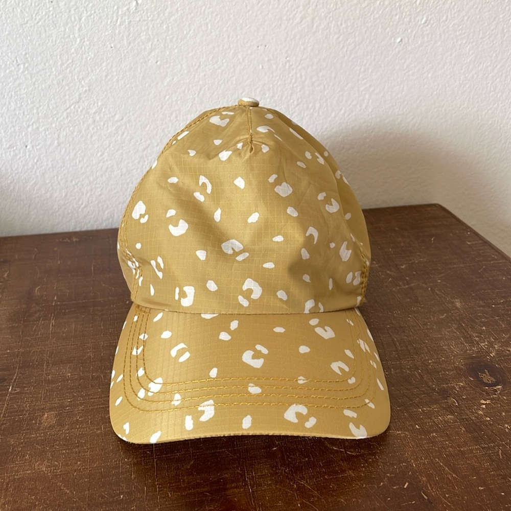 NWOT BILLABONG CHEETAH HAT